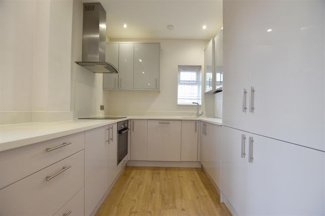 Flat 1, Burghside, Banstead photo 4