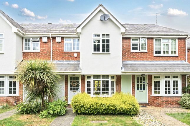 3-bed terraced on 3, Ravenswood Close, Cobham, £625,000