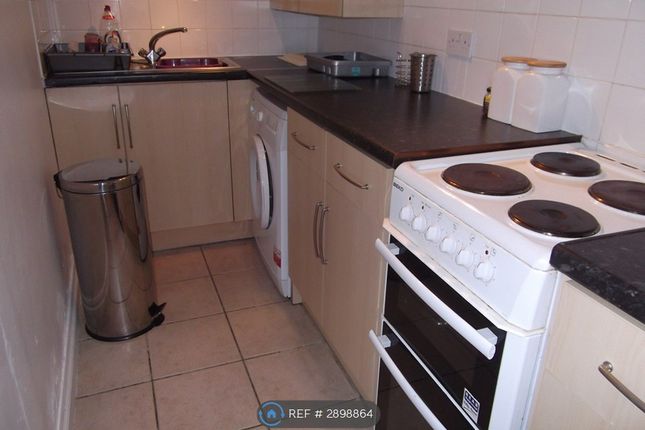 Flat, Woodlane Crescent, Falmouth photo 4