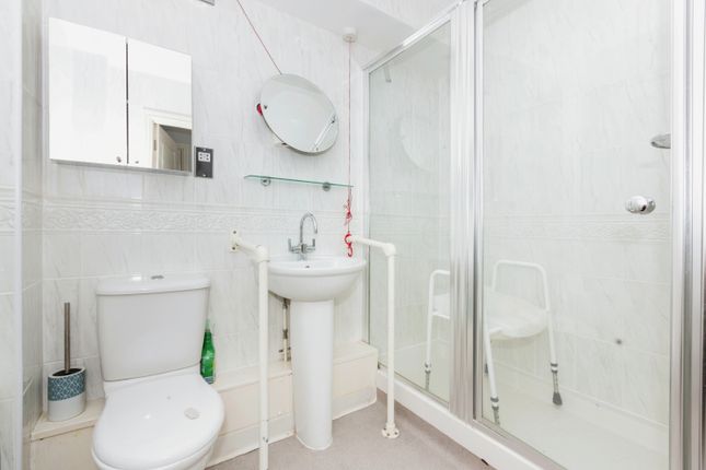 Flat for sale in Clyne Common, Swansea
