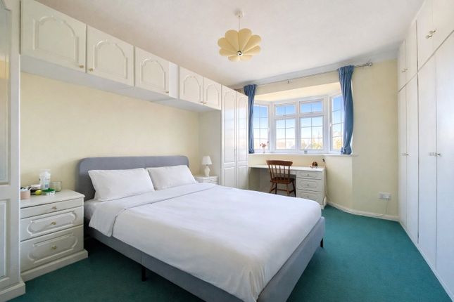24, Bearwood Gardens, Fleet photo 4