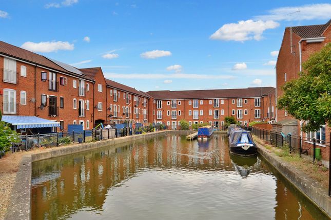 Thumbnail Flat for sale in Penn Road, Bletchley