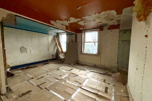 3, Highfield Street, Keighley photo 4