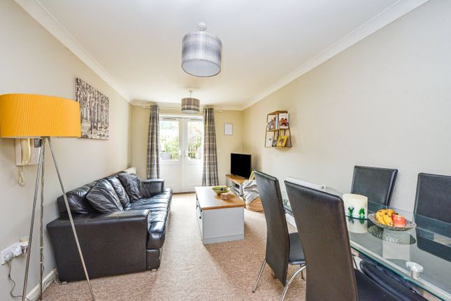 Flat for sale in Robins Court, Alresford, Hampshire