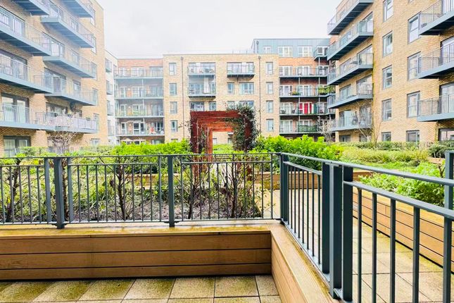 Flat 46, Fairbank House, 13 Beaufort Square, London photo 2