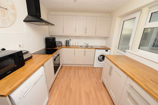 42, Hazelcroft, Bradford photo 3