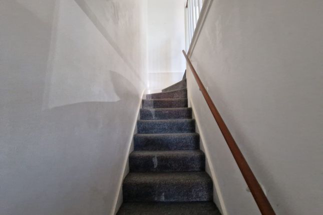 29, Eastleigh Avenue, Harrow photo 5