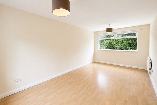 76, Basildon photo 3
