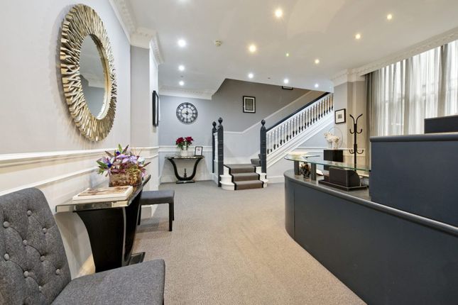 Flat for sale in Cadogan Square, Knightsbridge