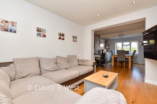 11, Shamrock Close, Fetcham photo 3