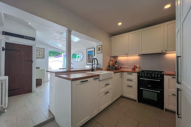 Bell Road, East Molesey photo 4