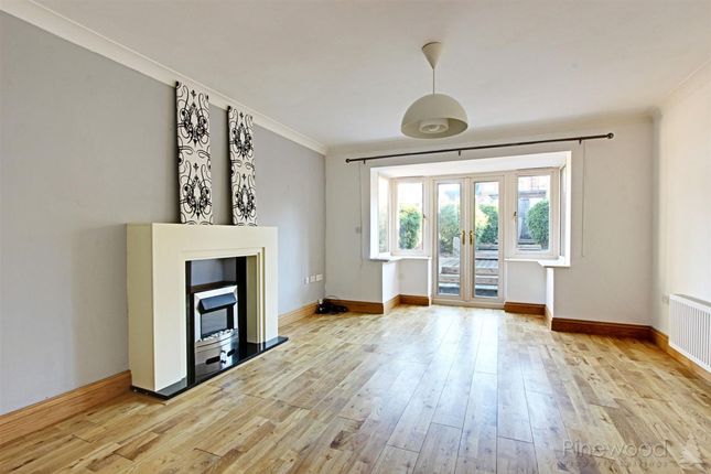 5 Martindale Close, Chesterfield photo 3