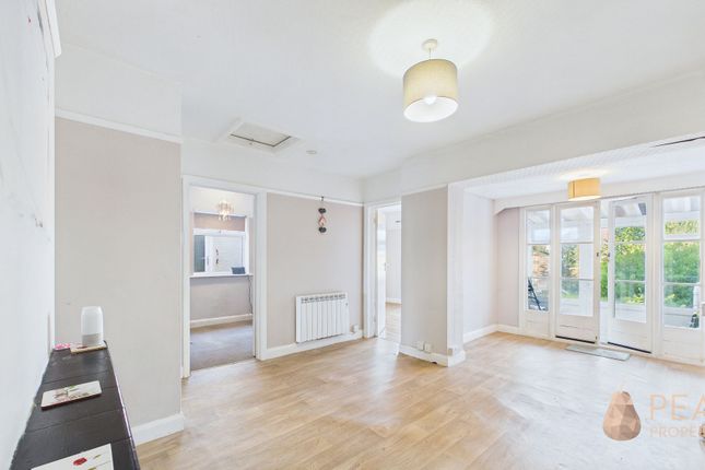 12 Grafton Gardens, Lancing photo 2
