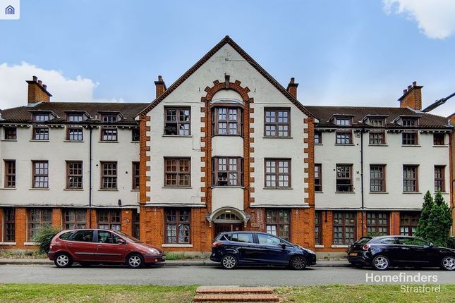 Flat for sale in Brading Crescent, Wanstead