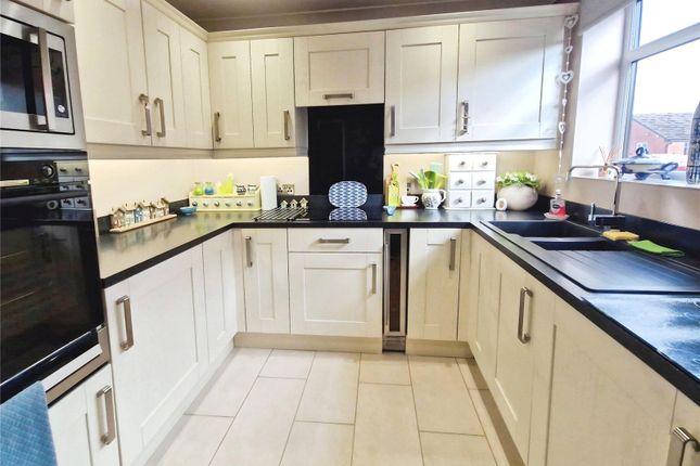 44, Everard Close, Manchester photo 3