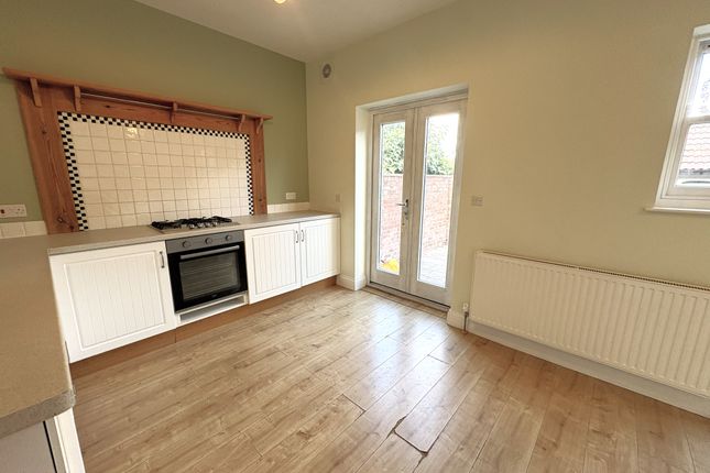 32, EXETER photo 2