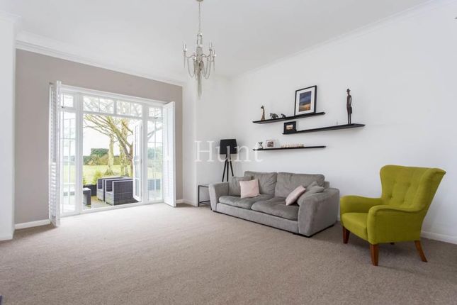3, Burnt House, Chigwell photo 3