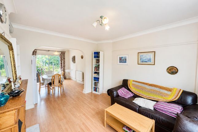 5, Meadow Waye, Heston photo 2