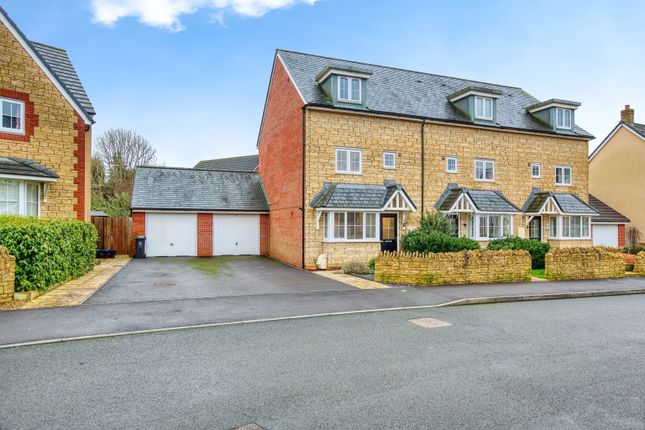 Town house for sale in Kingfisher Road, Shepton Mallet
