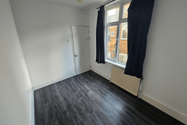 Flat to rent in Oakdale Avenue, Northwood