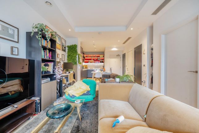 96 Lookout Lane, London photo 3