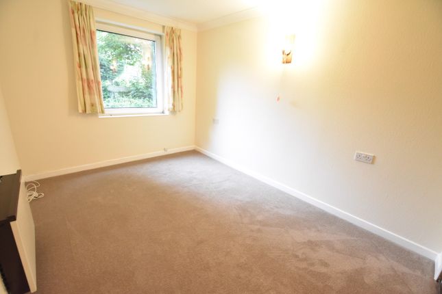 Flat to rent in Homecedars House, Elstree Road, Bushey Heath, Bushey, Hertfordshire