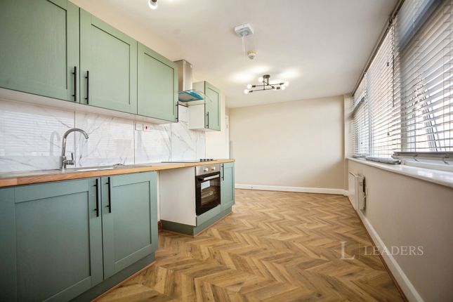 Flat 3, Thames House, Roman Square, Kent photo 2