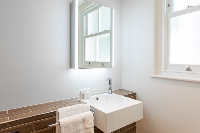Flat Flat 6, 25, Coleherne Road, London photo 5