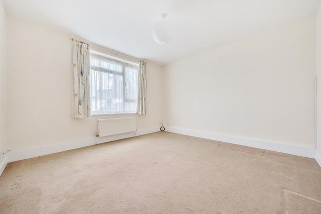 Flat to rent in Alexandra Grove, North Finchley