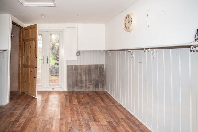 Terraced house to rent in Glenthorne Road, London