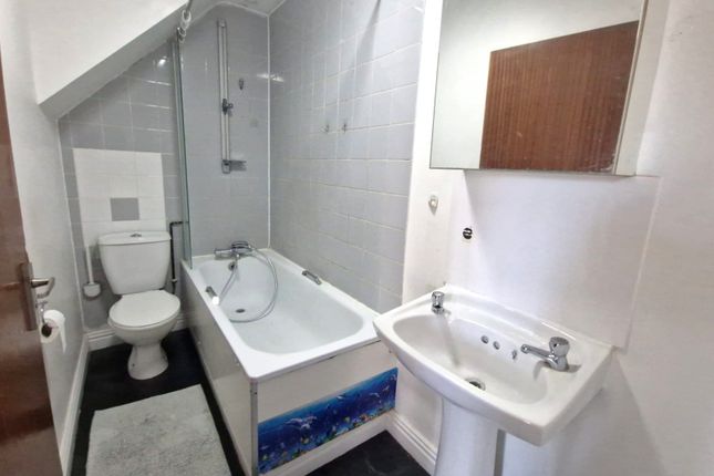 29, Eastleigh Avenue, Harrow photo 4