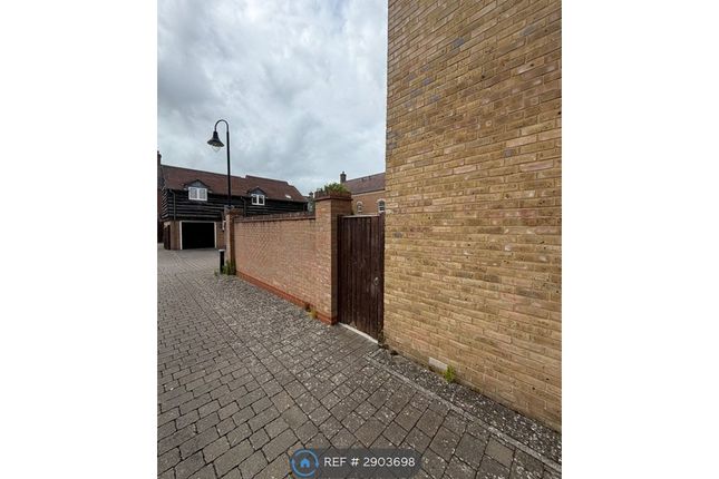 Mattocks Path, East Wichelstow, Swindon photo 2