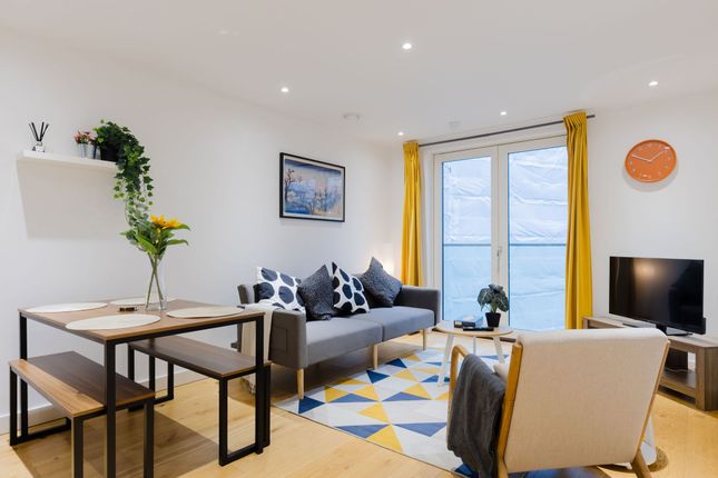Studio flat on Flat 22, 2 Devizes Street, London, £2,900/mo