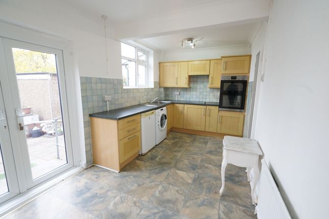 173 Heathview Road, Grays photo 4