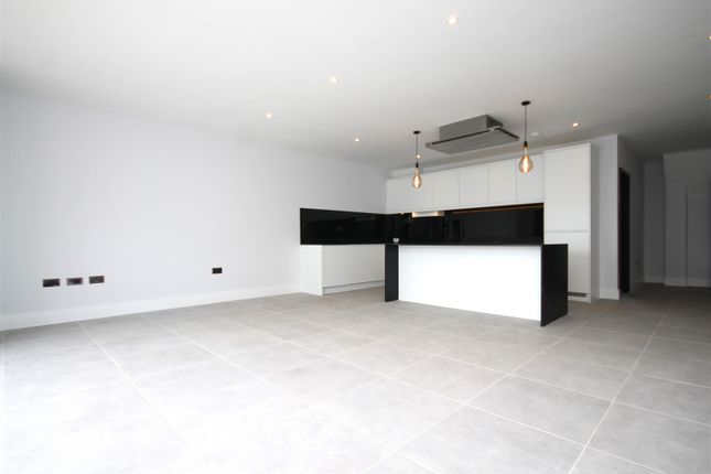 Flat 5, 59, Wolsey Road, Esher photo 2
