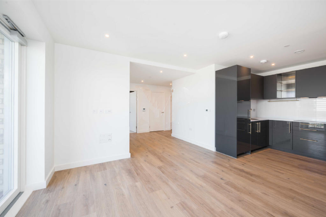 Thumbnail Flat for sale in N8