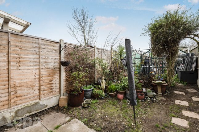 38, Richmond Drive, Gravesend photo 4
