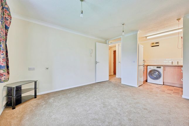 6, Farmadine House, Saffron Walden photo 2