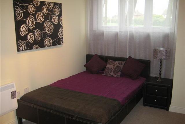 Flat to rent in St. Ives Mount, Armley, Leeds