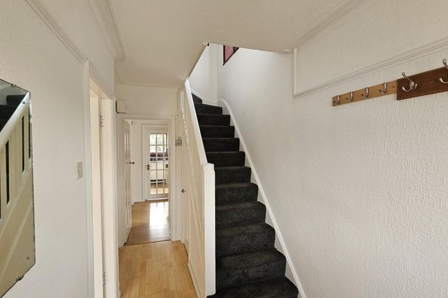 71, Tintern Avenue, London photo 3