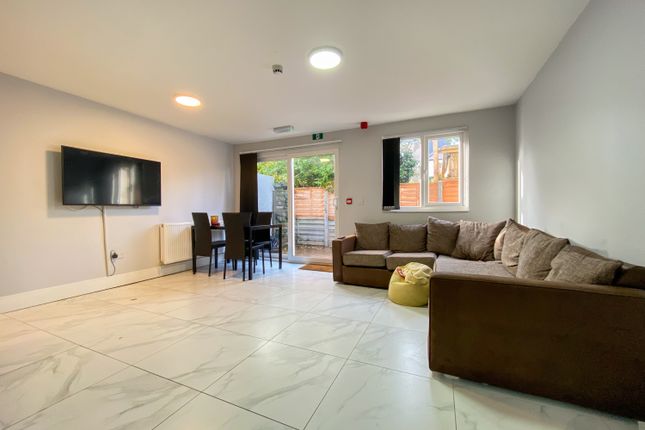 6-bed terraced on Cranbrook Street(*), Cardiff, £3,300/mo