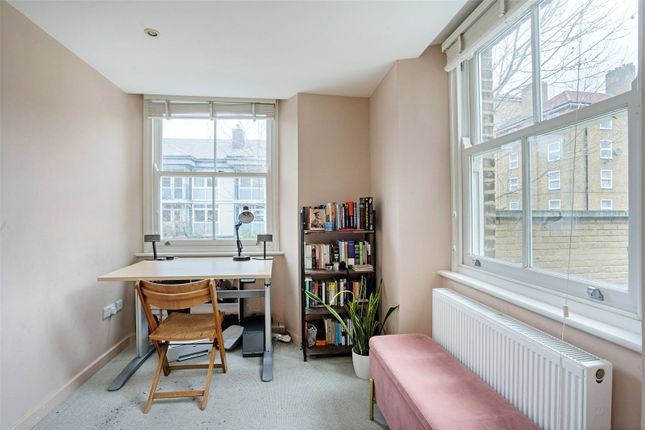 Flat for sale in Bishops Way, Bethnal Green, London