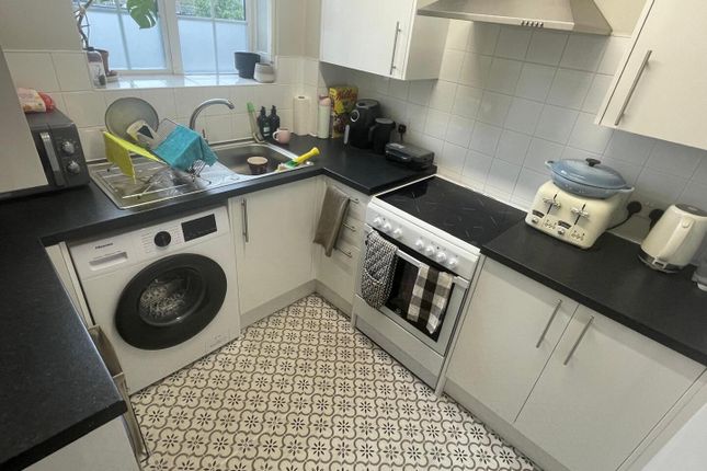 Flat 10, Royley House, 104 - 110 Old Street, London photo 2