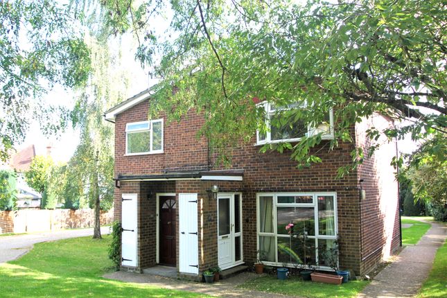 Thumbnail Flat to rent in 8 Jonathan Court, The Crescent, Maidenhead