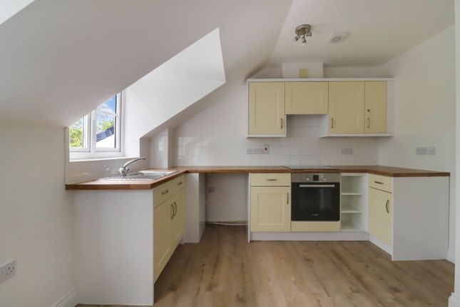 15, School Meadow, Guildford photo 3