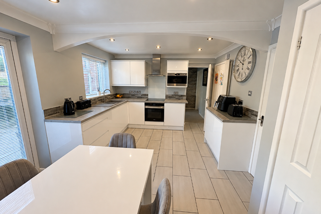 36, Meadow Way, Cannock photo 2