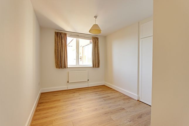 Flat to rent in Regent Court, St Johns Wood NW8,