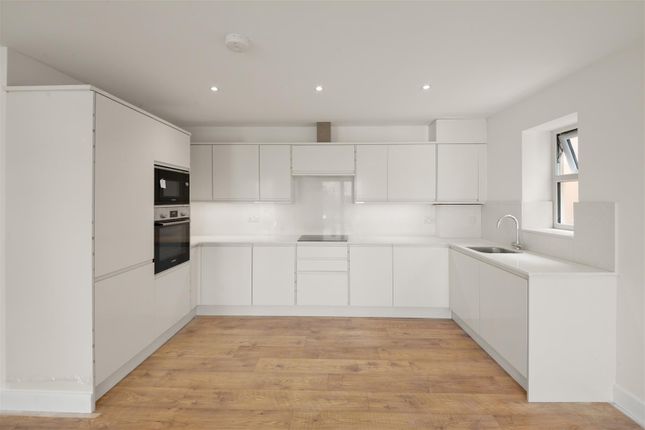 Flat 3 Wixan house, Harefield Road, Uxbridge photo 4
