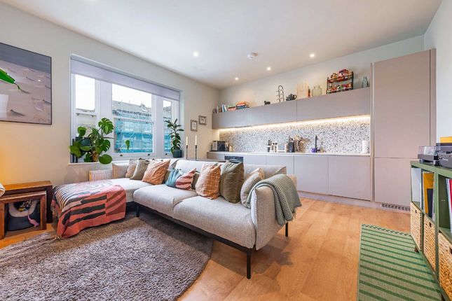 Thumbnail Flat to rent in Kynaston Avenue, London