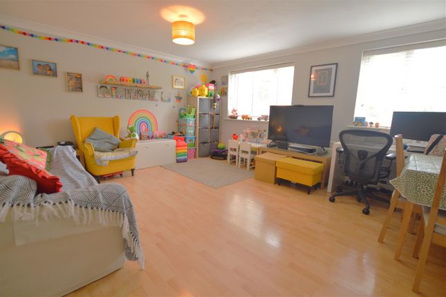 50A, Lovegrove Drive, Slough photo 2